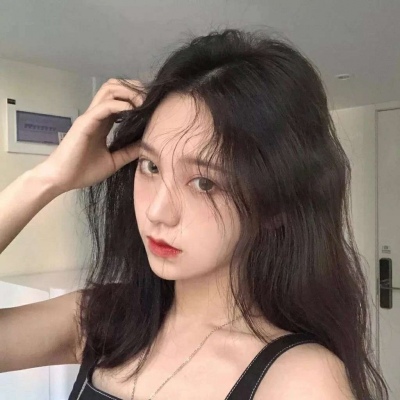 副市长暗访多次询问 女工作人员戴耳机听歌不理睬